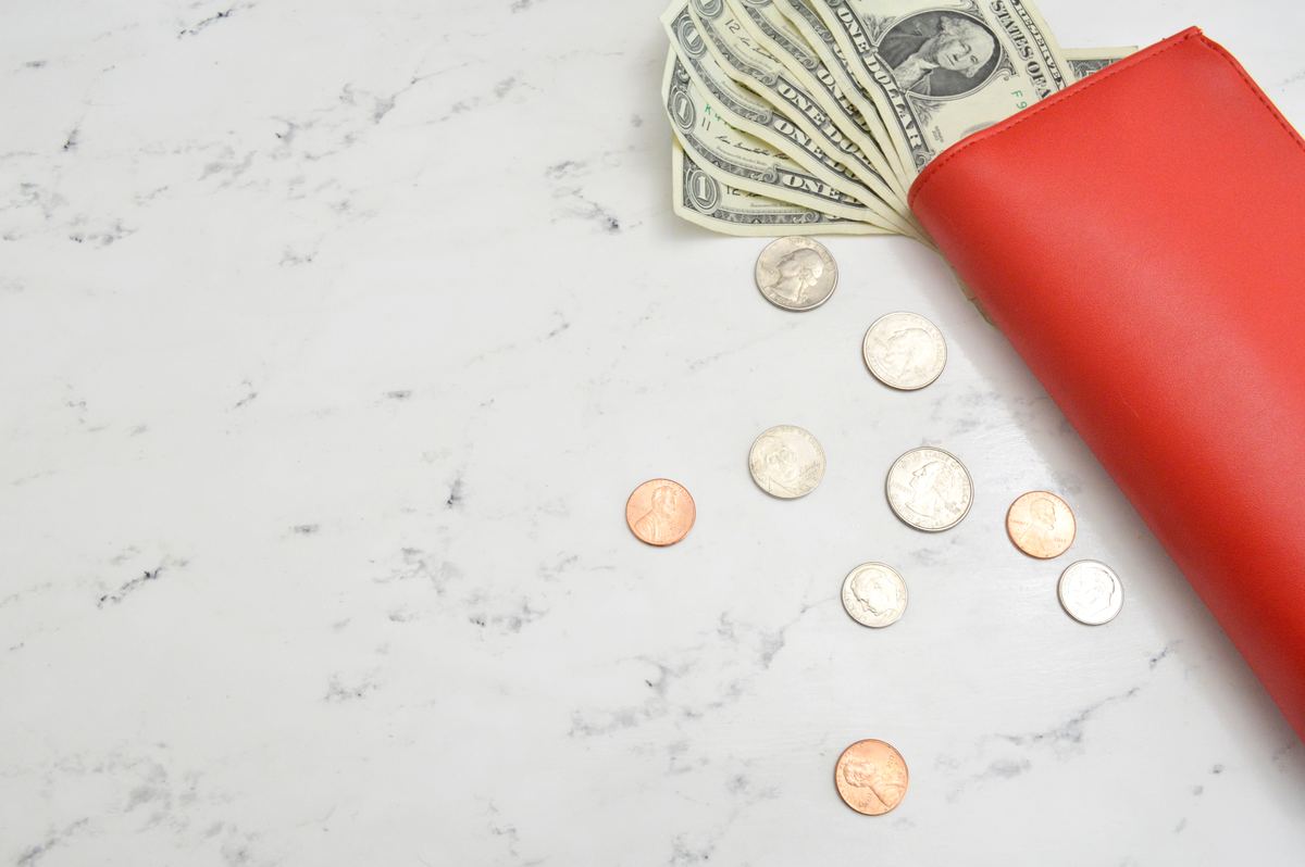 5 hábitos que não te deixam aprender como economizar dinheiro