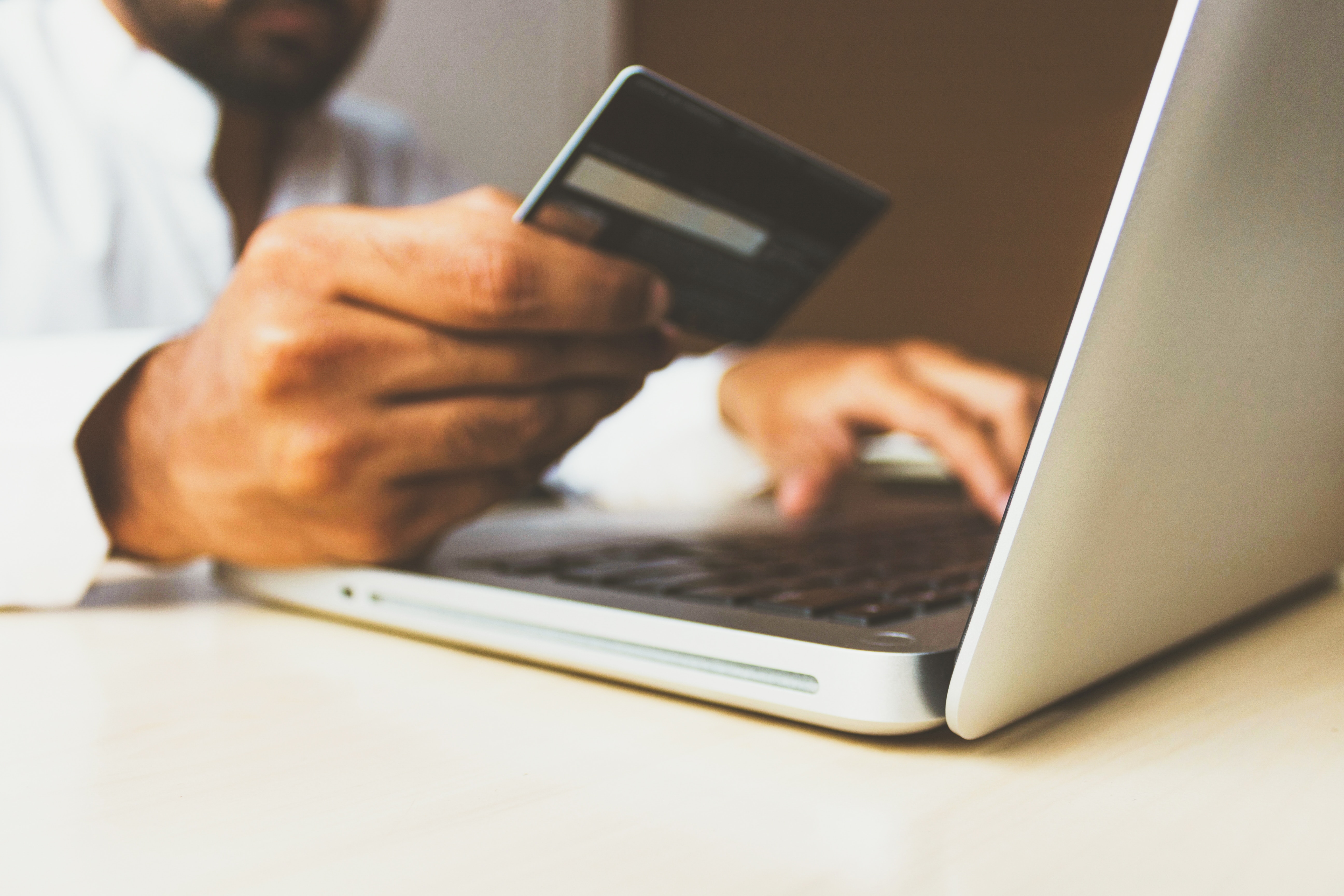 Economizar salário: 8 dicas para não ficar no zero